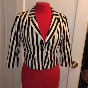 Forever 21 cropped blazer